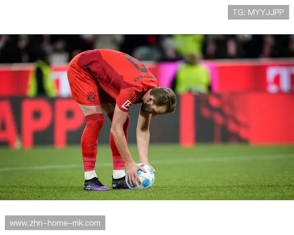 拜仁格雷茨卡头球破门力量感十足：场上力量的传承与日常训练的秘密